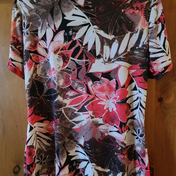 Floral Short Sleeve Top - Multicolor - Picture 3 of 4